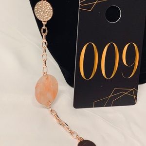 NWOT LIZ CLAIBORNE NECKLACE